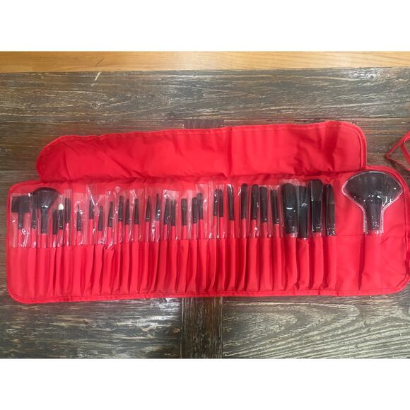 High quality, Professional Make Up Brush Traveling Kit - Picture 4 of 8